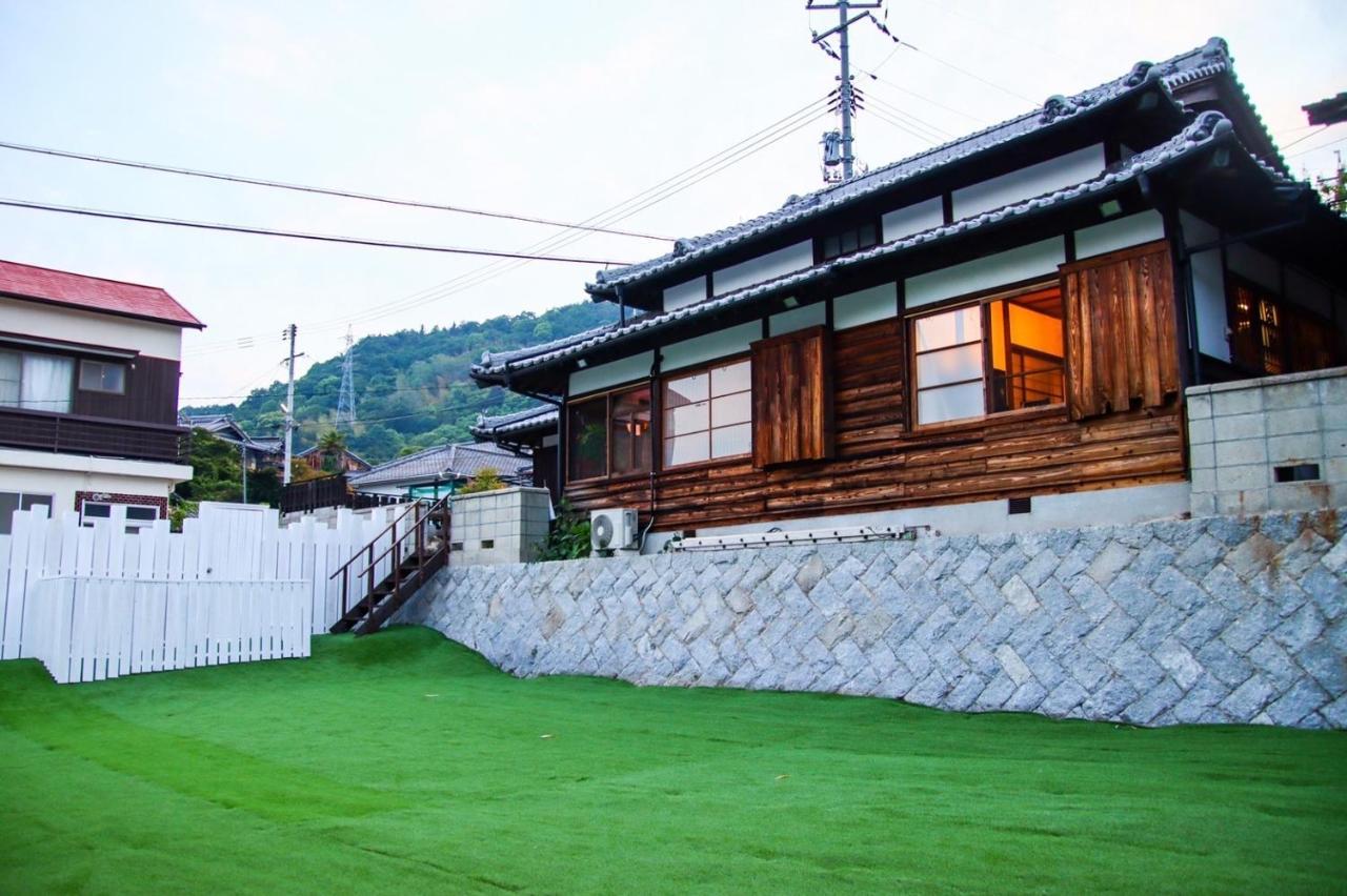 Hostal ドッグラン併設 しまなみ御殿 Imabari Railway Station Exterior foto