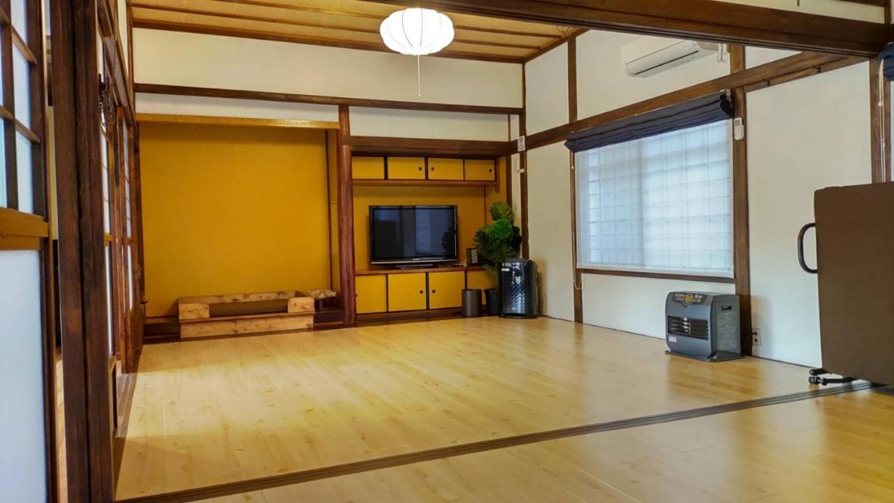 Hostal ドッグラン併設 しまなみ御殿 Imabari Railway Station Exterior foto