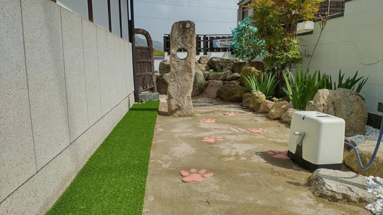 Hostal ドッグラン併設 しまなみ御殿 Imabari Railway Station Exterior foto